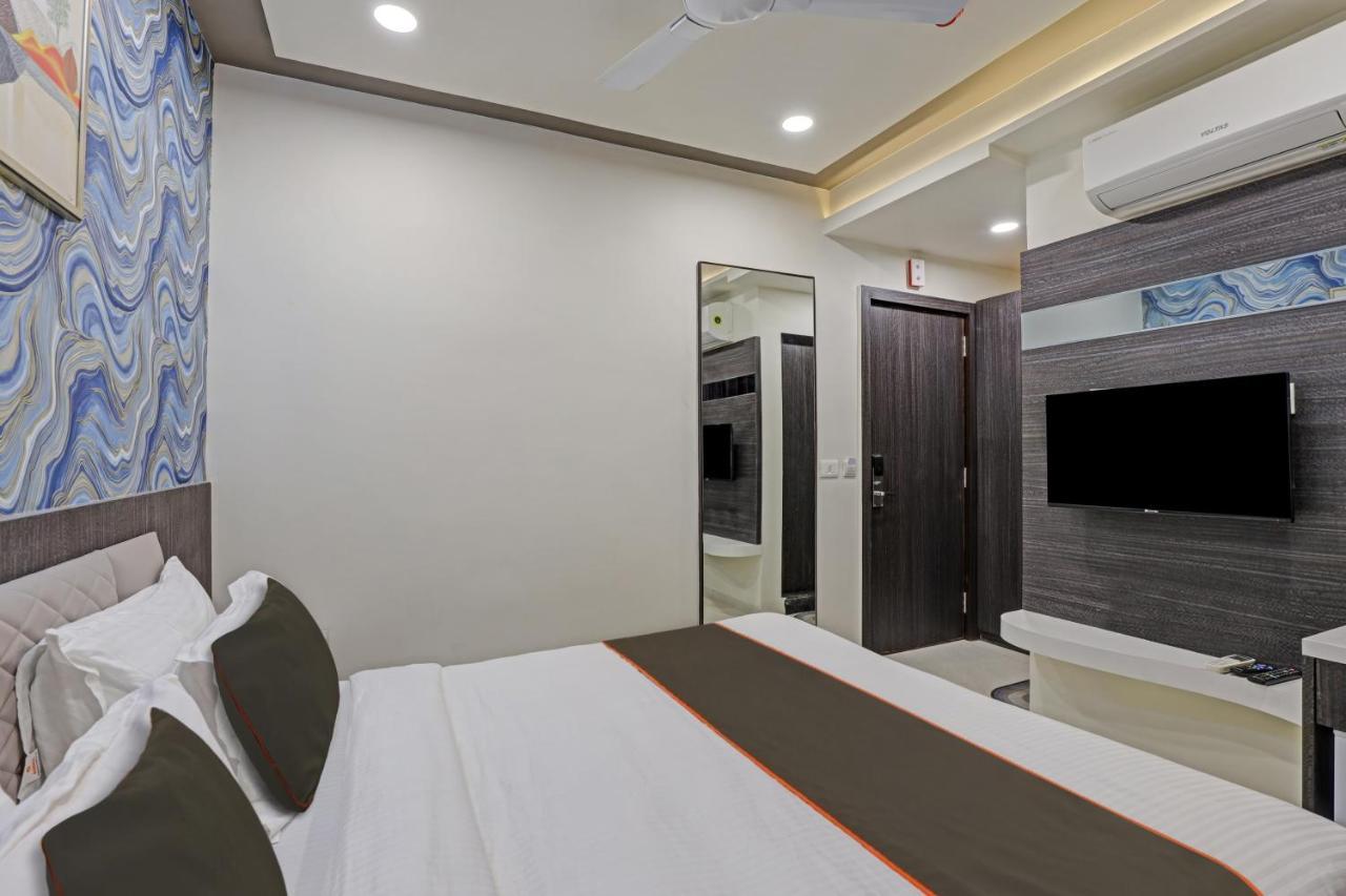 Hotel Collection O Alpha One à Ahmedabad Extérieur photo