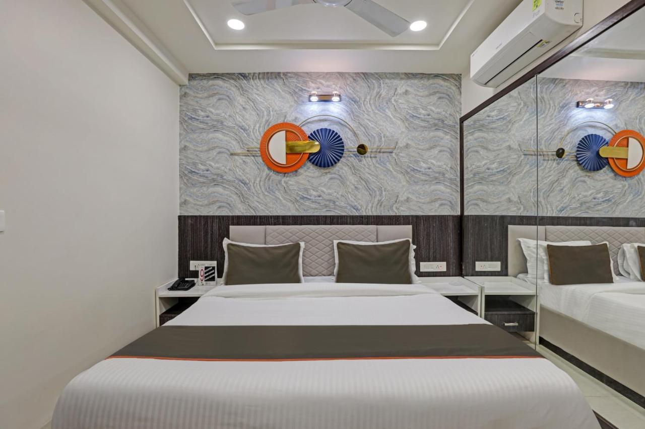 Hotel Collection O Alpha One à Ahmedabad Extérieur photo