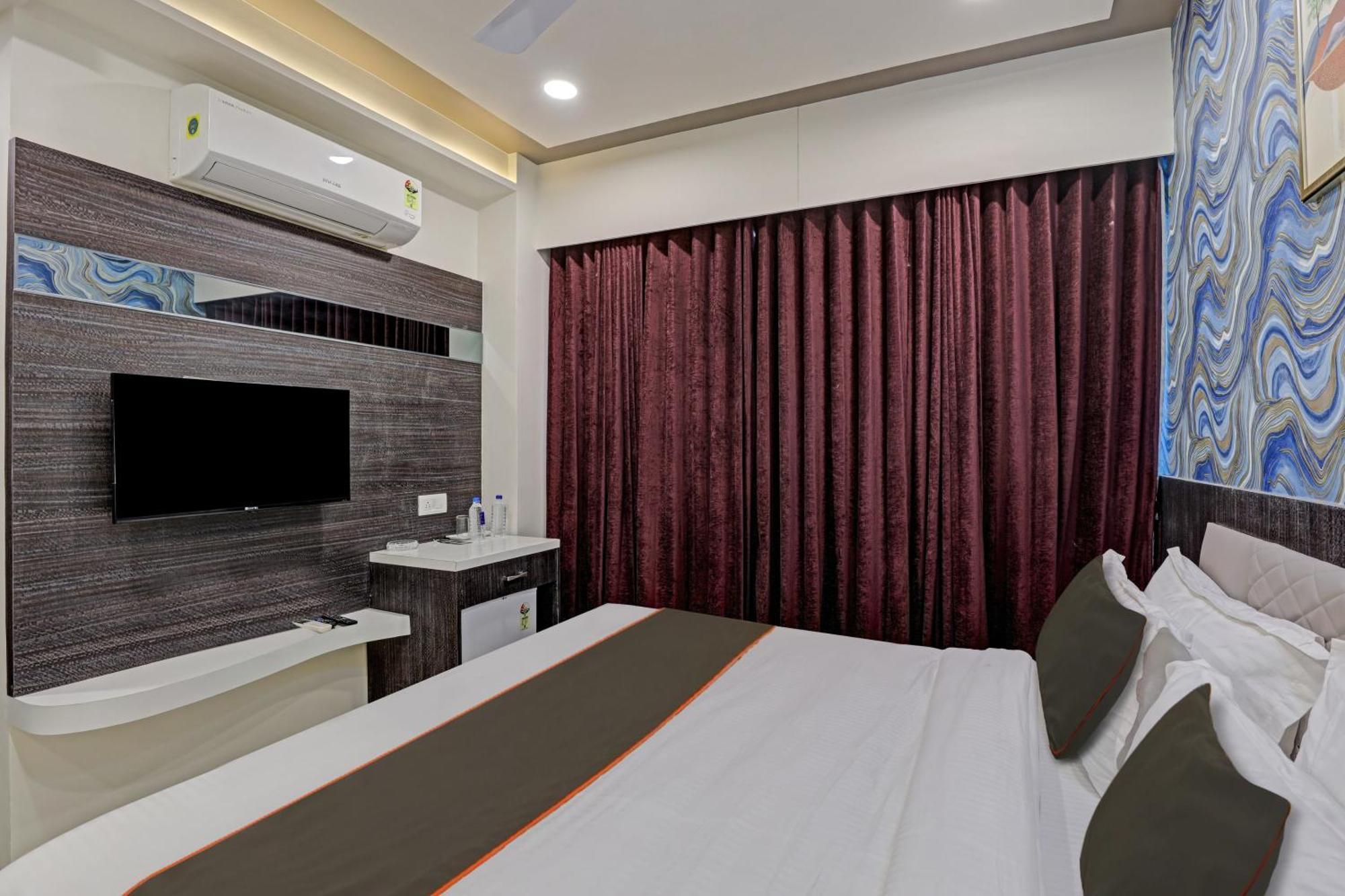 Hotel Collection O Alpha One à Ahmedabad Extérieur photo