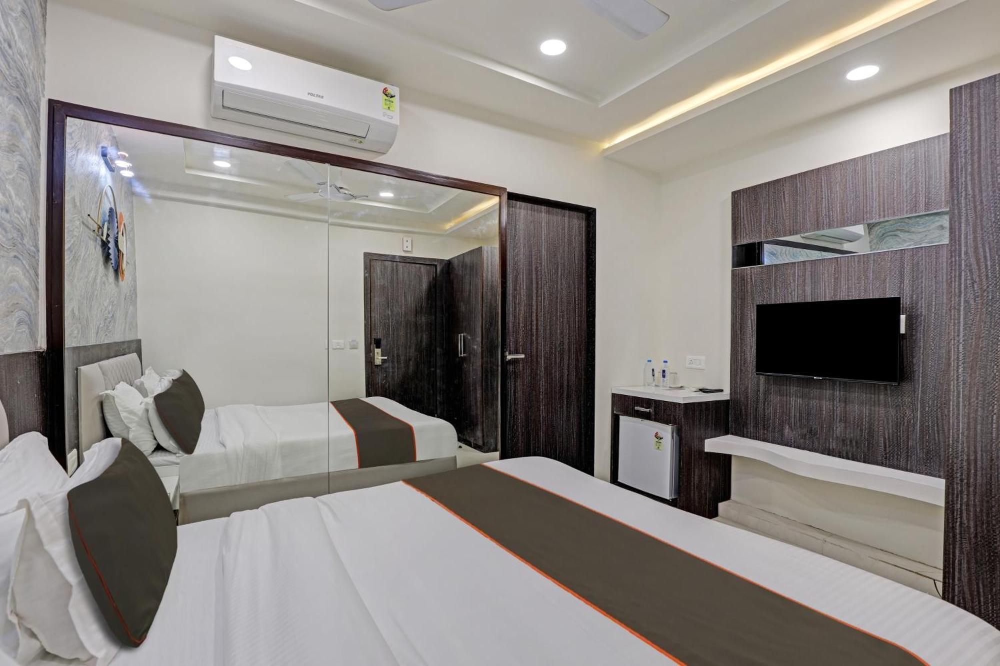 Hotel Collection O Alpha One à Ahmedabad Extérieur photo