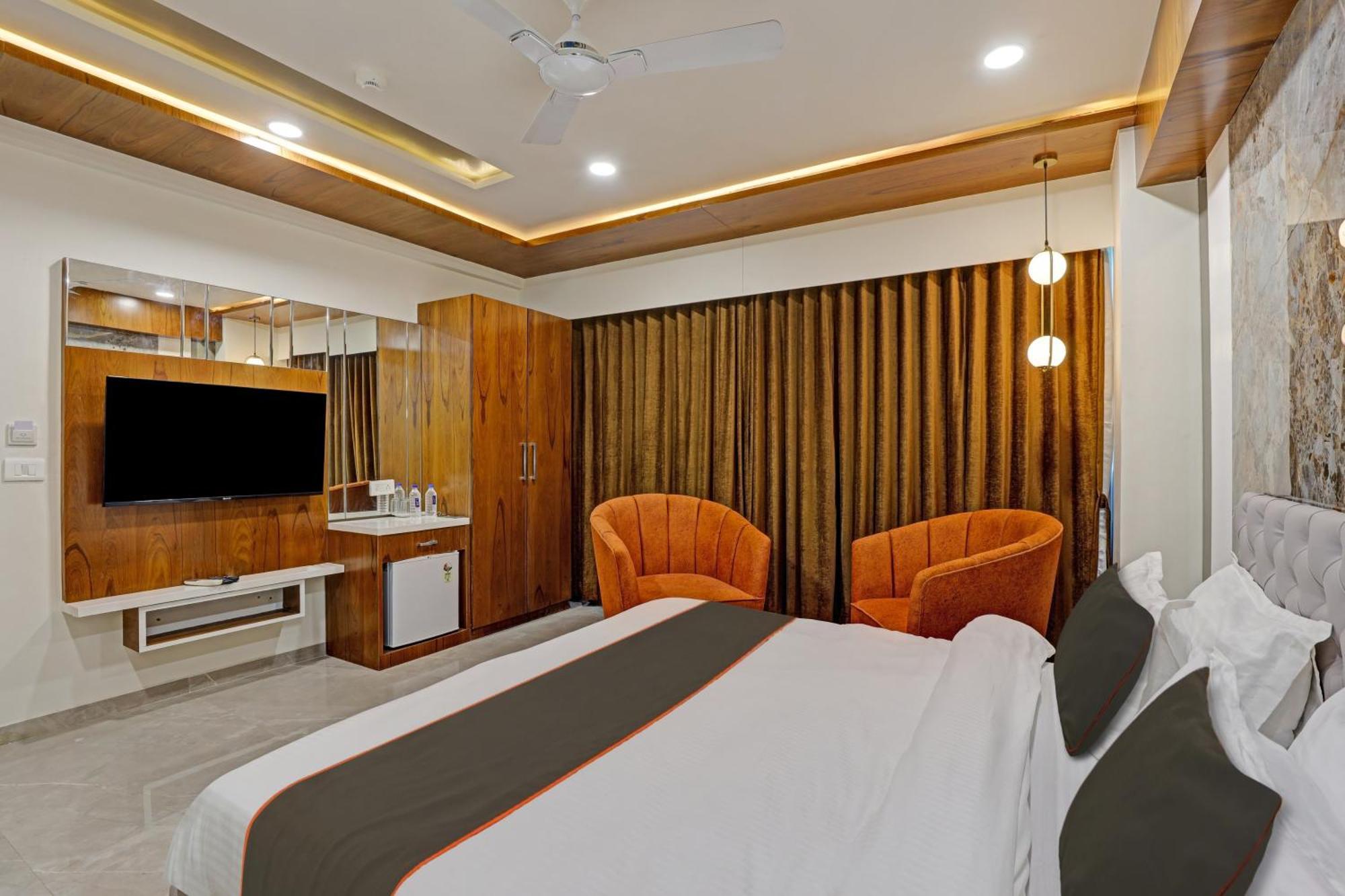 Hotel Collection O Alpha One à Ahmedabad Extérieur photo