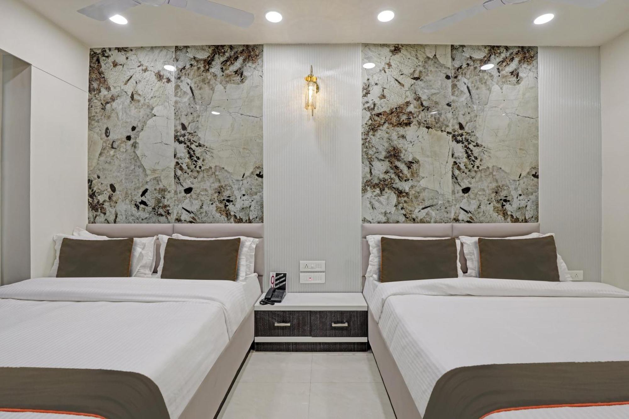 Hotel Collection O Alpha One à Ahmedabad Extérieur photo