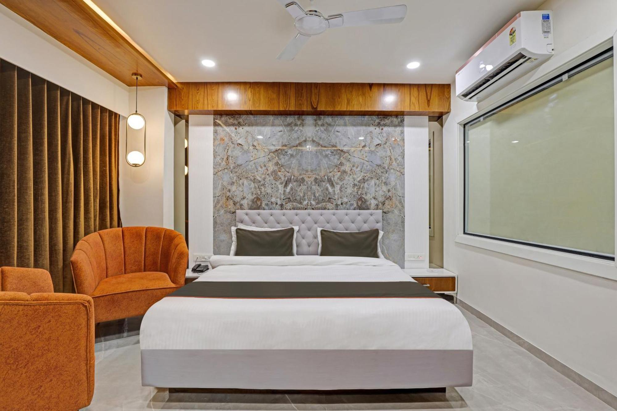 Hotel Collection O Alpha One à Ahmedabad Extérieur photo