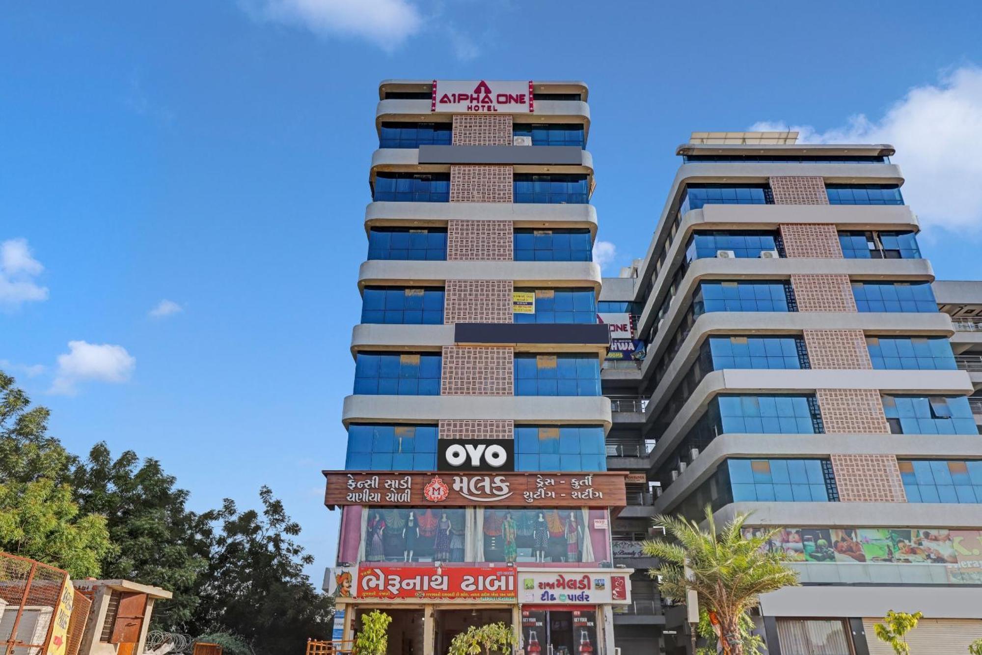 Hotel Collection O Alpha One à Ahmedabad Extérieur photo
